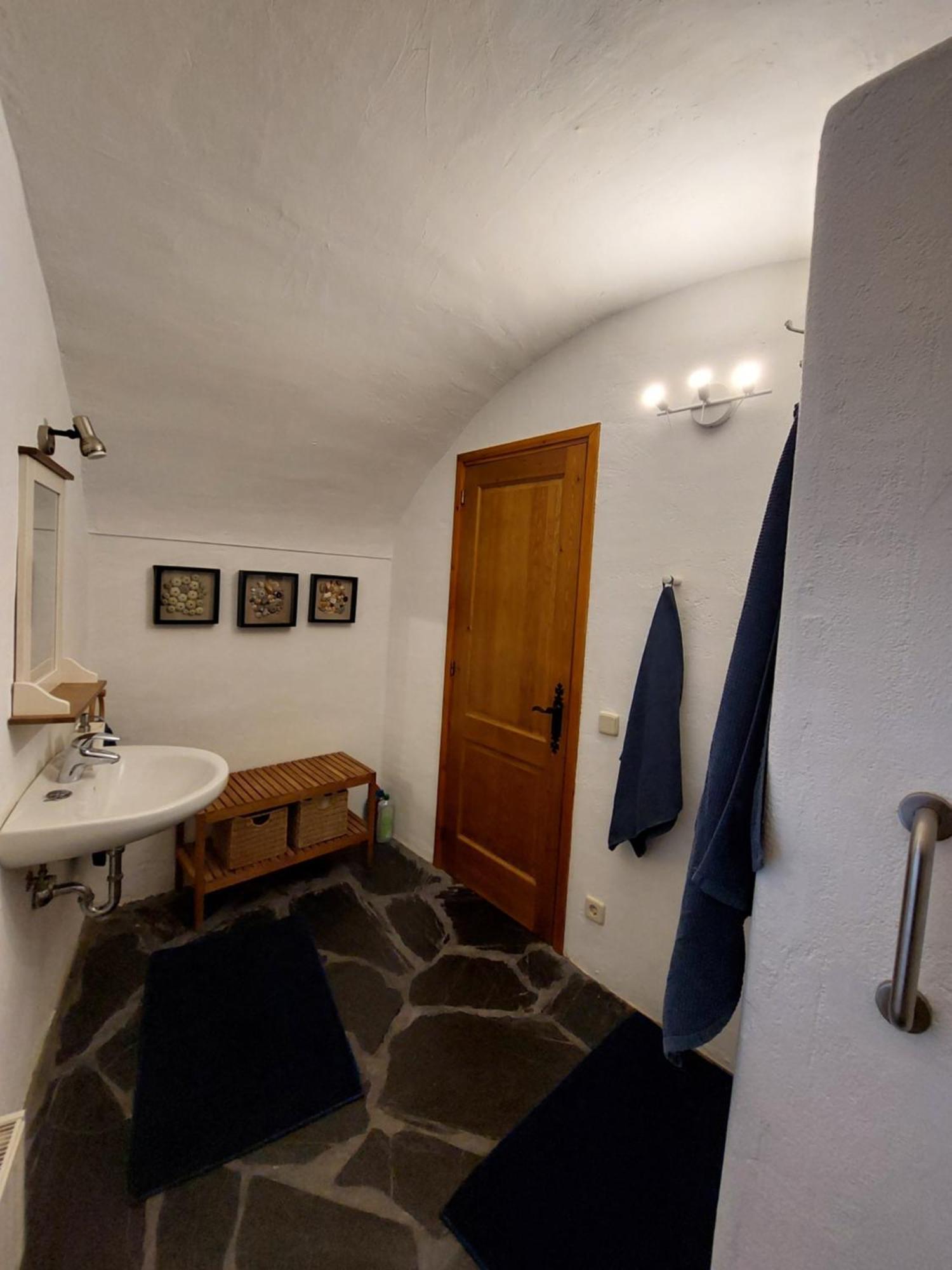 カステルフォリット・デ・ラ・ロカ Cala Clareta Bed & Breakfast エクステリア 写真